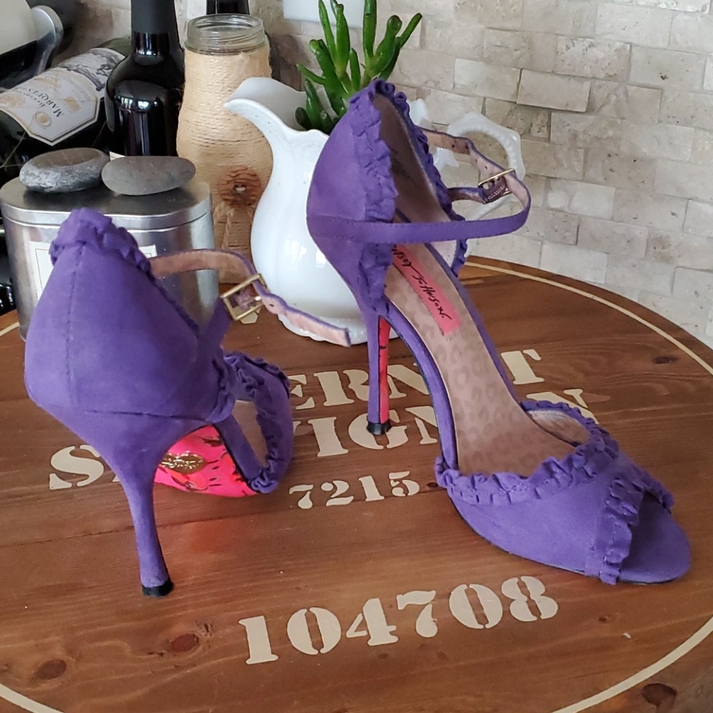 Betsey Johnson Leather Purple Ruffle Heels Sz. 7.5